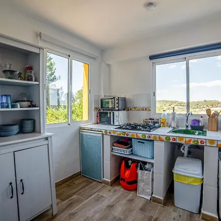 In With Kitchen Montuiri